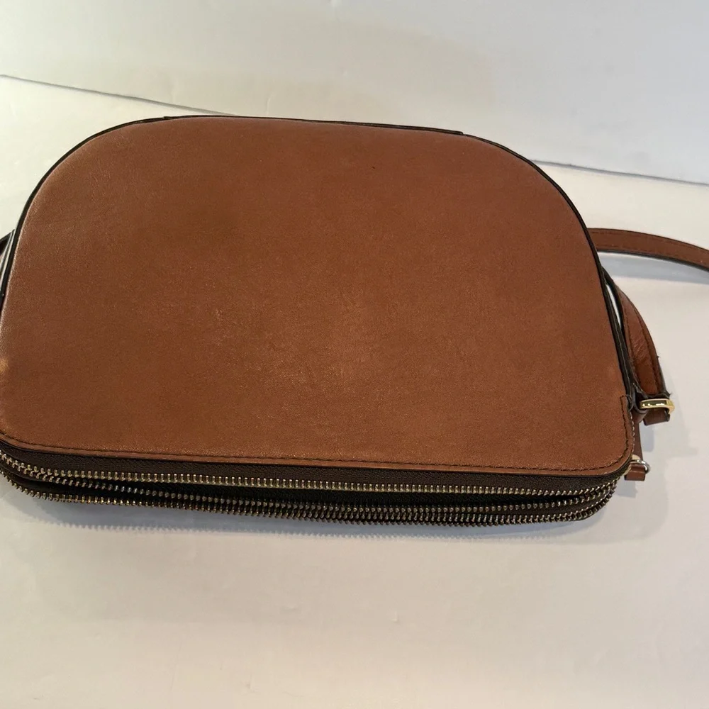 ✨ Banana Republic Chestnut Leather Half Moon Crossbody – Preloved Luxe Classic - Picture 3 of 16